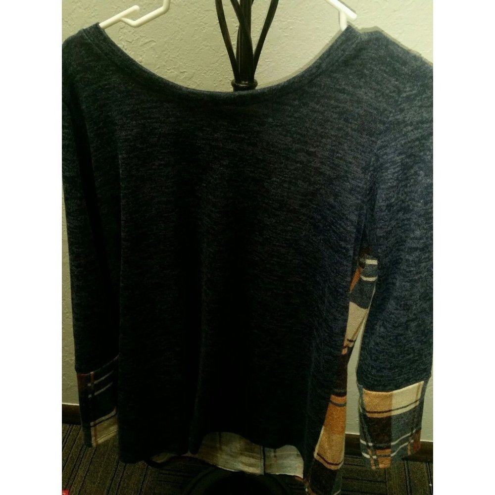 Hidden Surprise Plaid Top In Navy